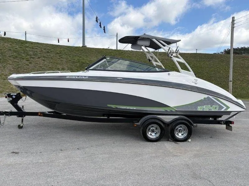Slide: The Image of 2016 Yamaha AR240 boat on trailer, side view. - 28