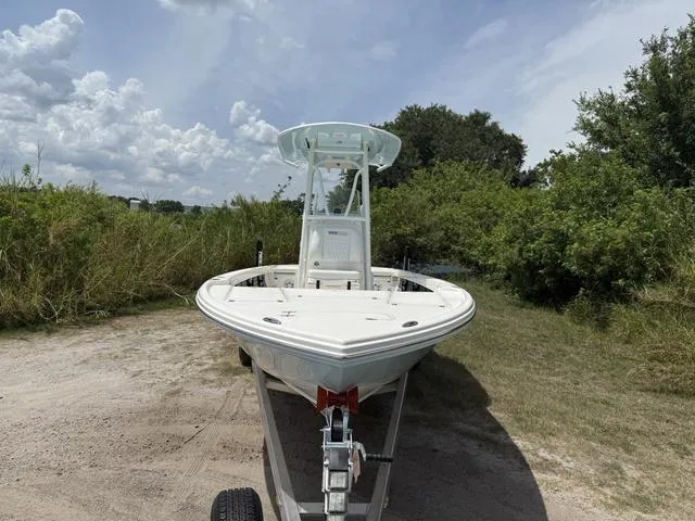 Slide: The Image of Pathfinder 2500 Hybrid 2026 - 12