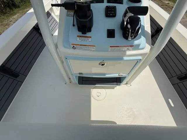 Slide: The Image of Pathfinder 2500 Hybrid 2026 - 34