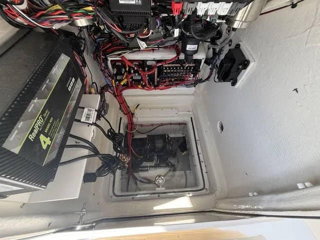 Slide: The Image of Pathfinder 2500 Hybrid 2026 - 50