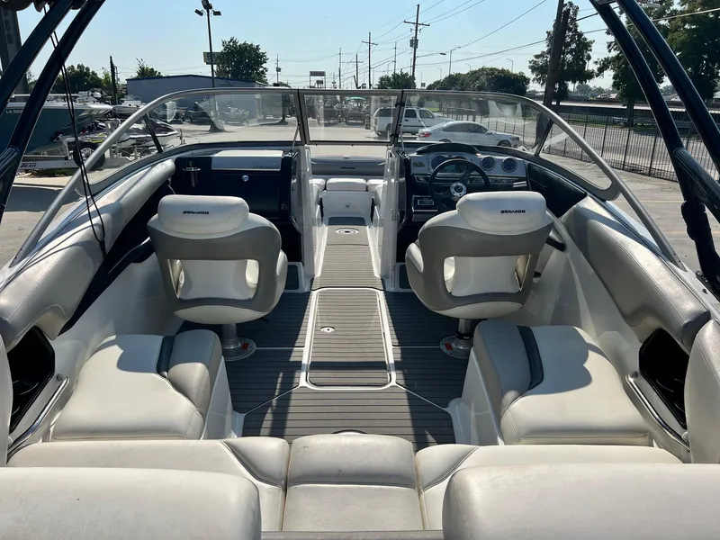 Slide: The Image of Sea-Doo 230 Challenger SE 2012 - 4