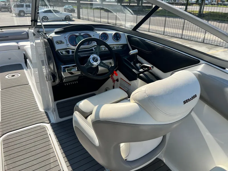 Slide: The Image of Sea-Doo 230 Challenger SE 2012 - 5