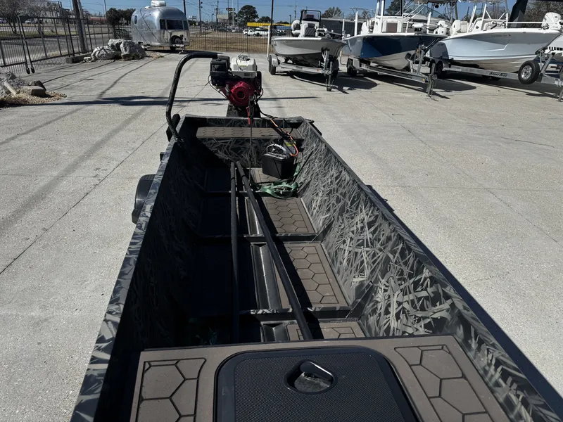 Slide: The Image of Custom 14 Mudrunner X series 2024 - 11