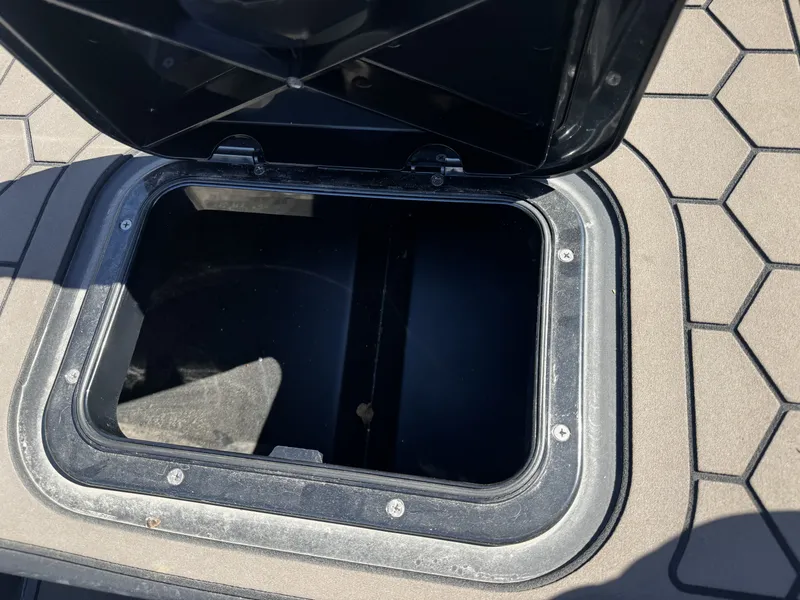 Slide: The Image of Custom 14 Mudrunner X series 2024 - 12