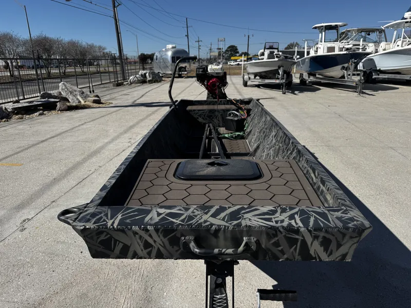 Slide: The Image of Custom 14 Mudrunner X series 2024 - 5