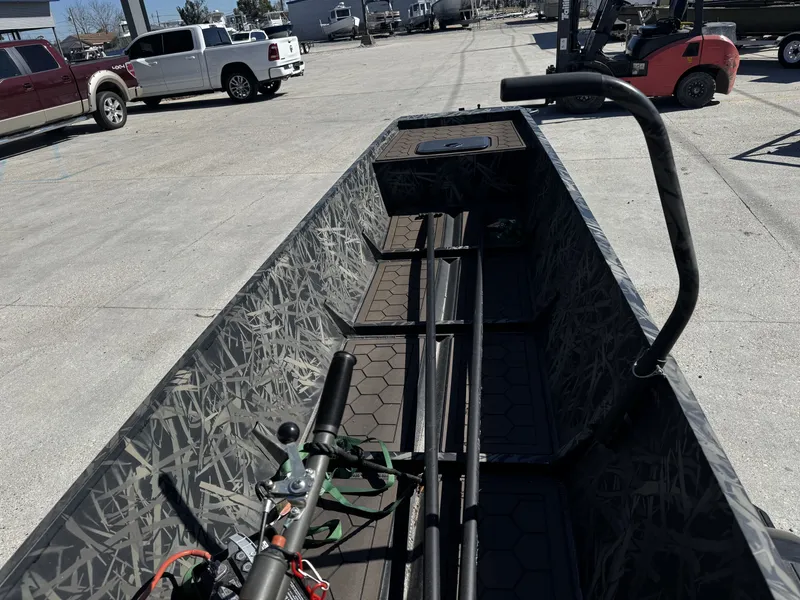 Slide: The Image of Custom 14 Mudrunner X series 2024 - 6