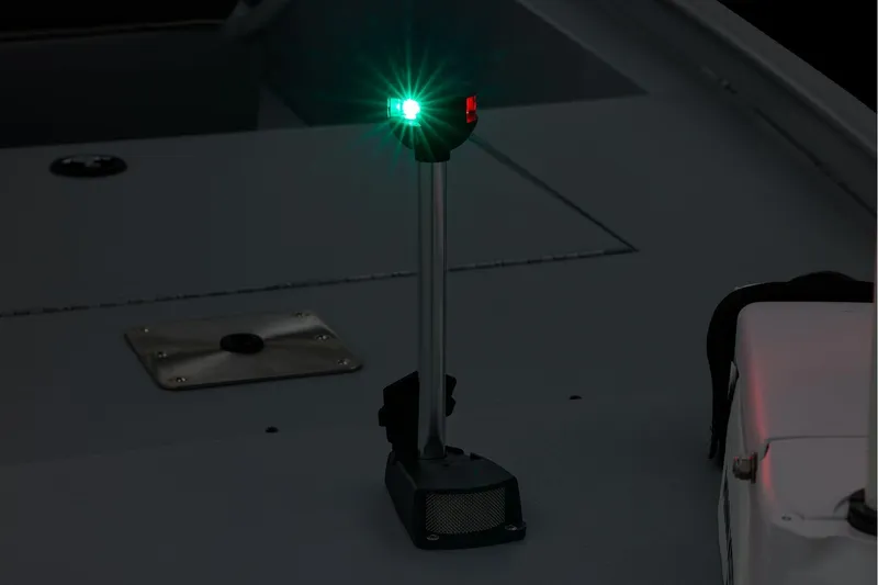 Slide: The Image of Navigation light on Tracker Bass Tracker Classic CC 2026 boat. - 25