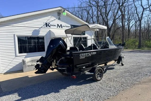 Slide: The Image of 2022 Crestliner 1750 Fish Hawk SE boat parked outside Knox Marine. - 13