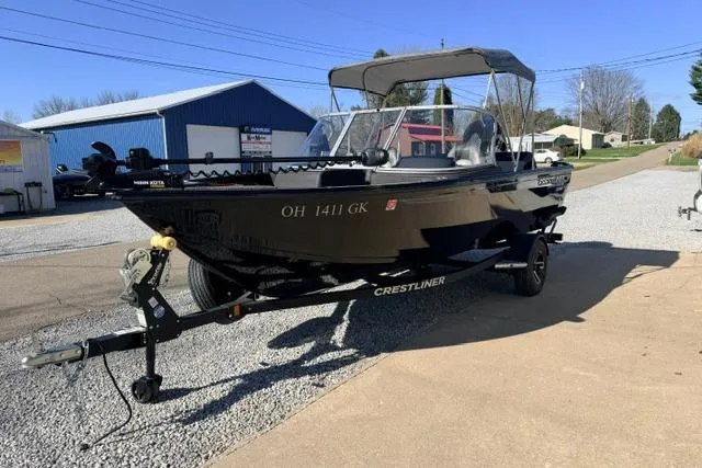Slide: The Image of 2022 Crestliner 1750 Fish Hawk SE boat on trailer, parked outdoors. - 20