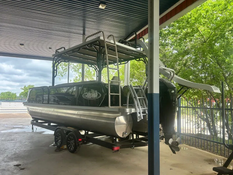 Slide: The Image of Aloha Tropical Series-Sundeck-Slide Tritoon with Mercury 200 HP Outboard. Trailer Extra 2023 - 10