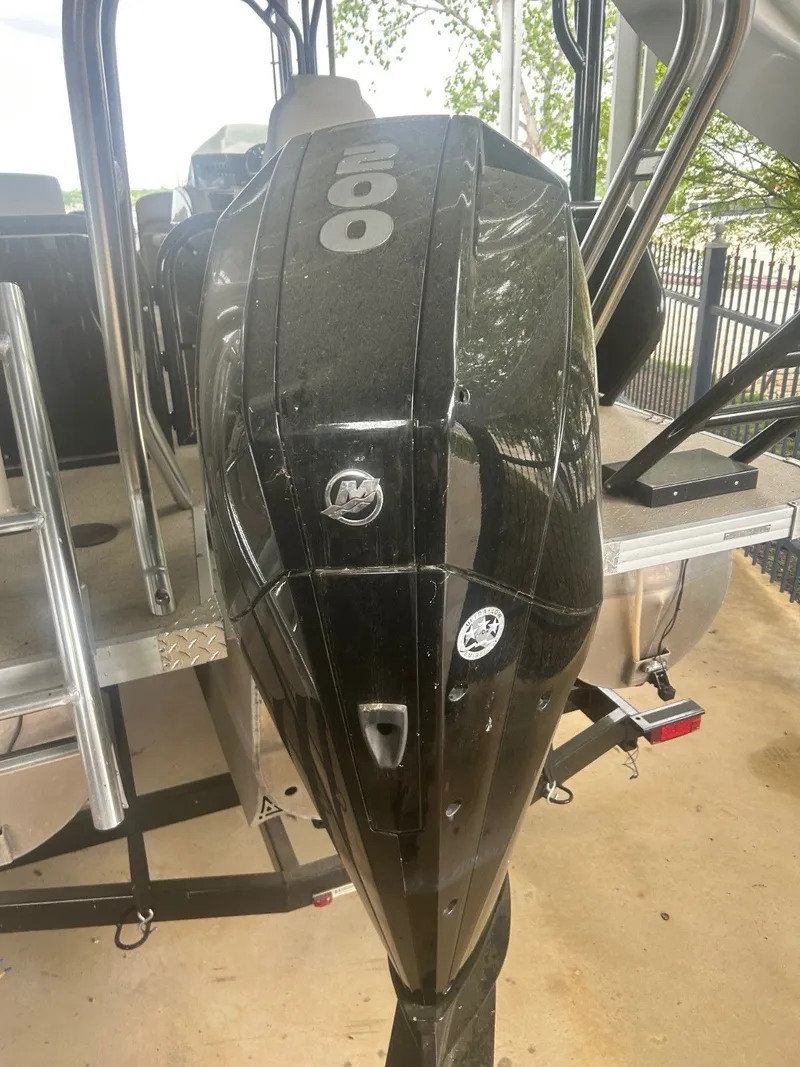 Slide: The Image of Aloha Tropical Series-Sundeck-Slide Tritoon with Mercury 200 HP Outboard. Trailer Extra 2023 - 14