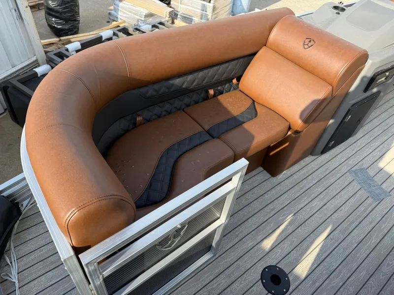 Slide: The Image of Armada Drakkar 23QL Tritoon w/150HP Suzuki & tandem axle trailer 2025 - 4