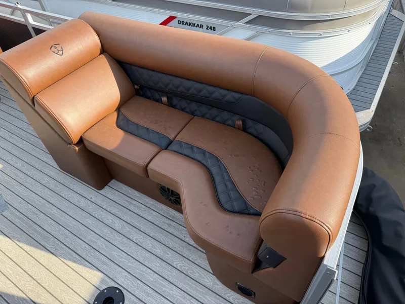 Slide: The Image of Armada Drakkar 23QL Tritoon w/150HP Suzuki & tandem axle trailer 2025 - 5