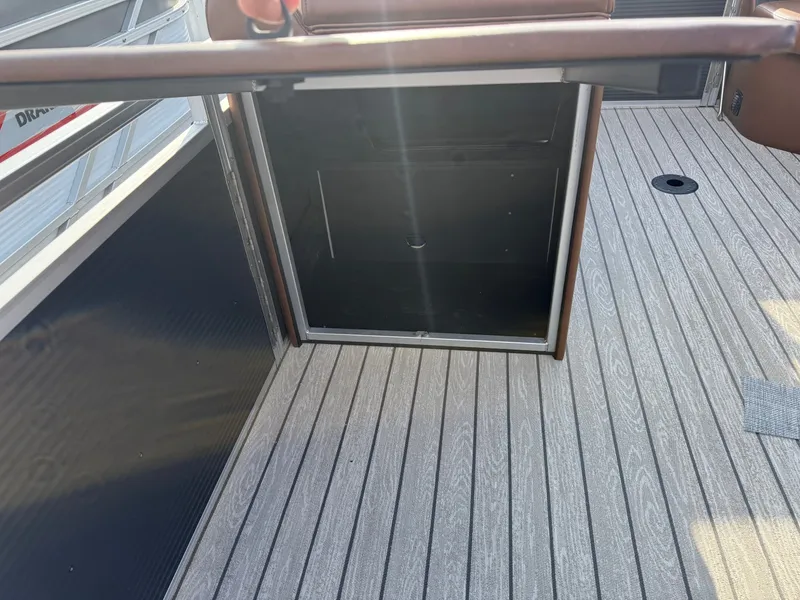 Slide: The Image of Armada Drakkar 23QL Tritoon w/150HP Suzuki & tandem axle trailer 2025 - 9