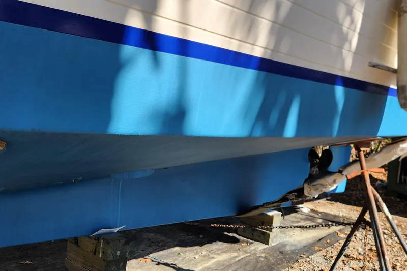 Slide: The Image of 1987 Grand Banks 36 Classic boat hull with blue and white paint. - 7