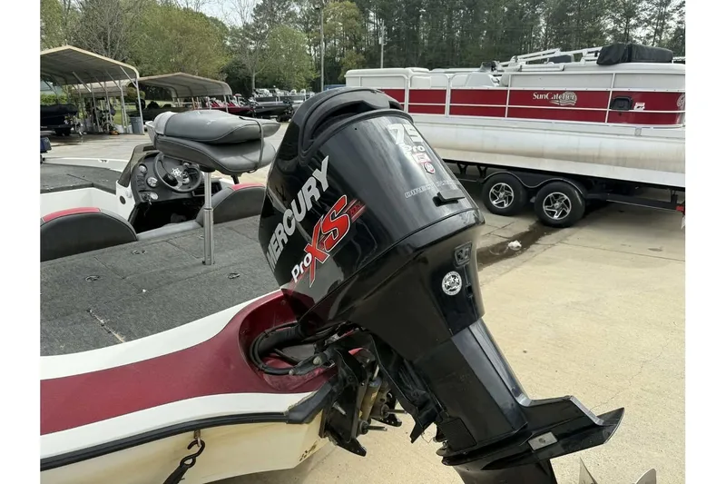 Slide: The Image of 2000 Ranger R81 boat with Mercury Pro XS outboard motor in a marina setting. - 4