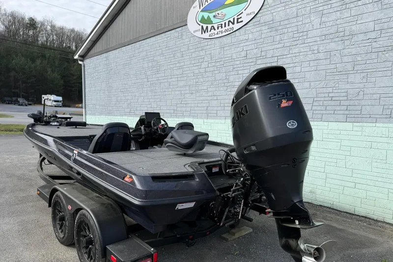 Slide: The Image of 2026 iKon LXE20 boat with Suzuki 250 engine parked outside a marine shop. - 4