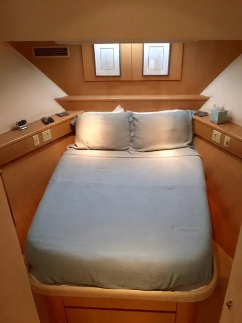 Slide: The Image of Bedroom in Hatteras 74 Sport Deck Motor Yacht, 1998 model. - 10