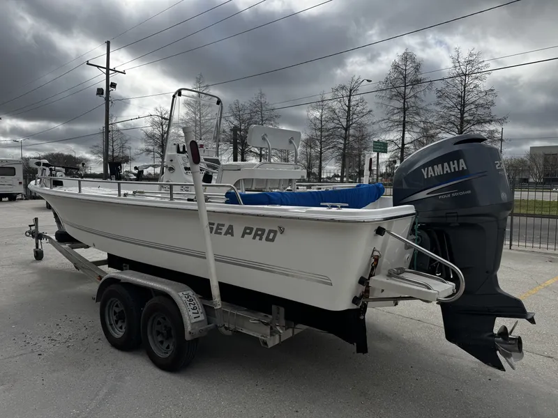 Slide: The Image of Sea Pro SV2300CC Bay Boat 2004 - 3