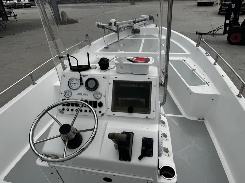 Slide: The Image of Sea Pro SV2300CC Bay Boat 2004 - 8