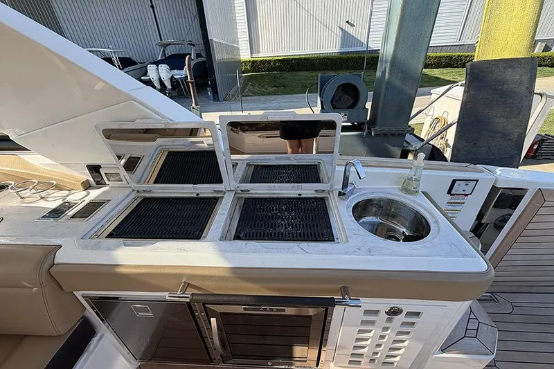 Slide: The Image of Outdoor kitchen on 2023 Sea Ray SLX 400 yacht with grill and sink. - 19