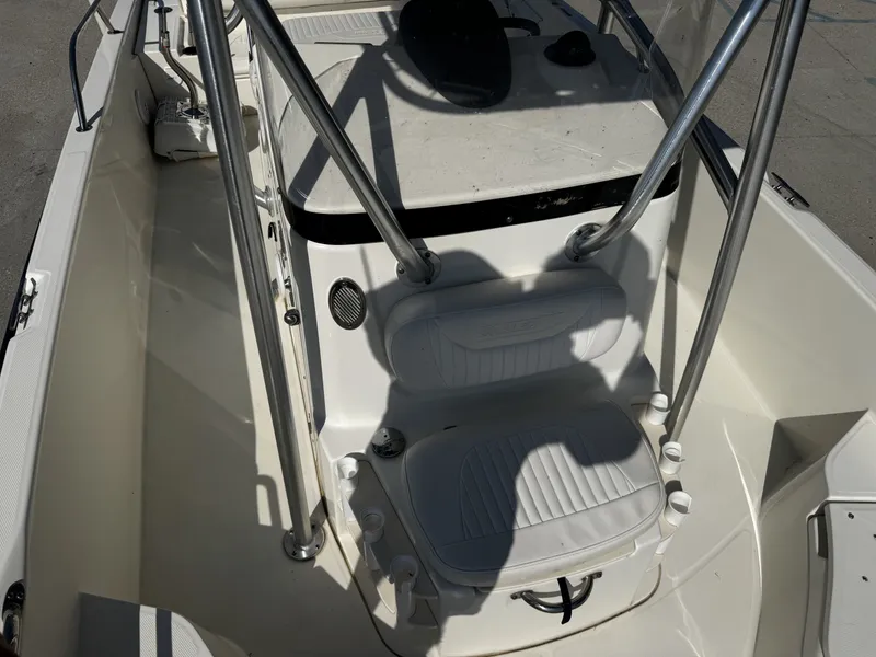 Slide: The Image of Boston Whaler 230 Dauntless 2011 - 11