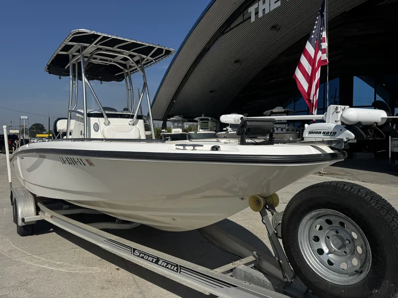 Slide: The Image of Boston Whaler 230 Dauntless 2011 - 6