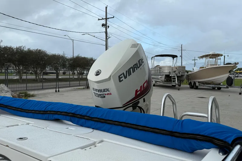 Slide: The Image of 2015 Blue Wave 2000 PureBay boat with Evinrude 135 HP engine, docked outdoors. - 9