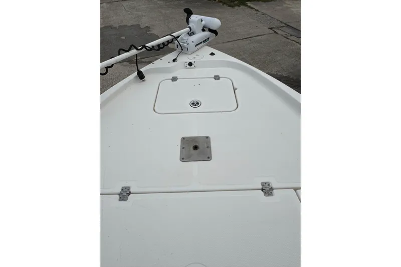 Slide: The Image of 2010 Triton 240 LTS Pro boat deck with trolling motor, white finish. - 23