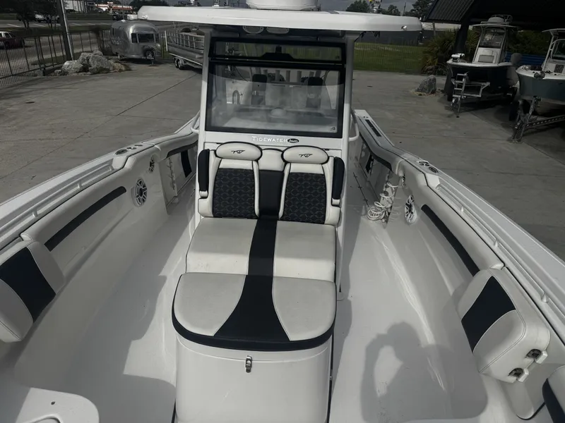 Slide: The Image of Tidewater 320 CC Adventure 2022 - 12