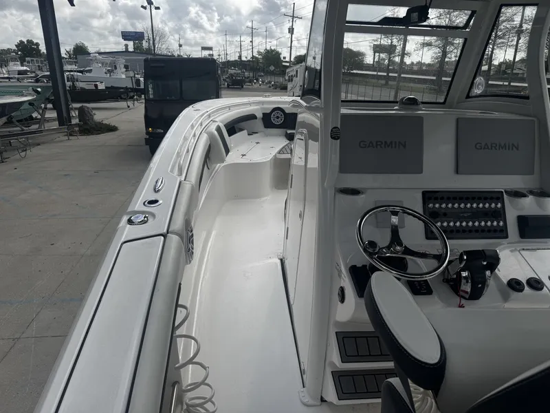 Slide: The Image of Tidewater 320 CC Adventure 2022 - 8