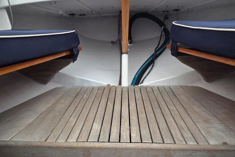 Slide: The Image of Herreshoff Alerion 1984 - 22