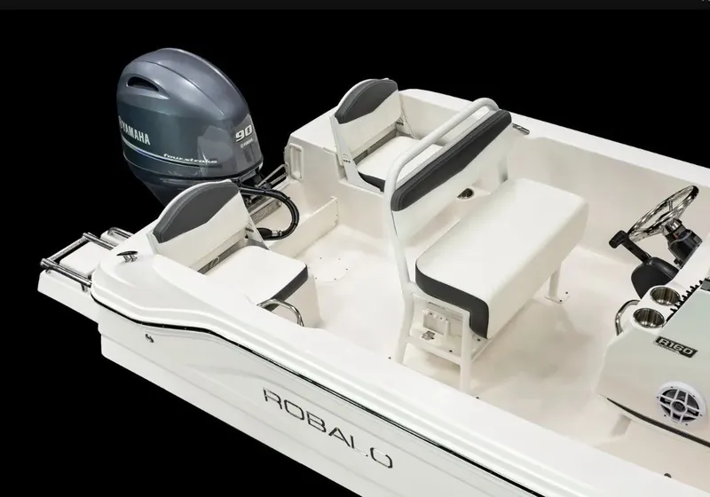 Slide: The Image of Robalo R160 Center Console 2026 - 4