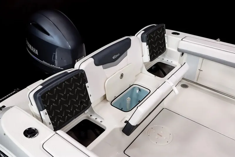 Slide: The Image of Robalo R207 Dual Console 2026 - 4