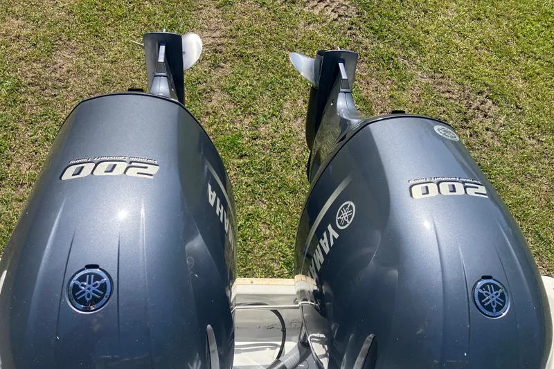 Slide: The Image of Twin Yamaha 200 outboard engines on a 2020 Sea Hunt Gamefish 27 boat. - 32