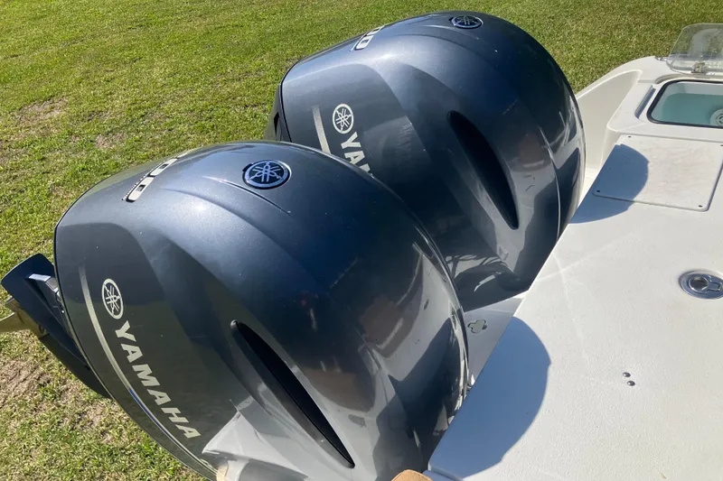 Slide: The Image of Twin Yamaha outboard engines on a 2020 Sea Hunt Gamefish 27 Forward Seating boat. - 33