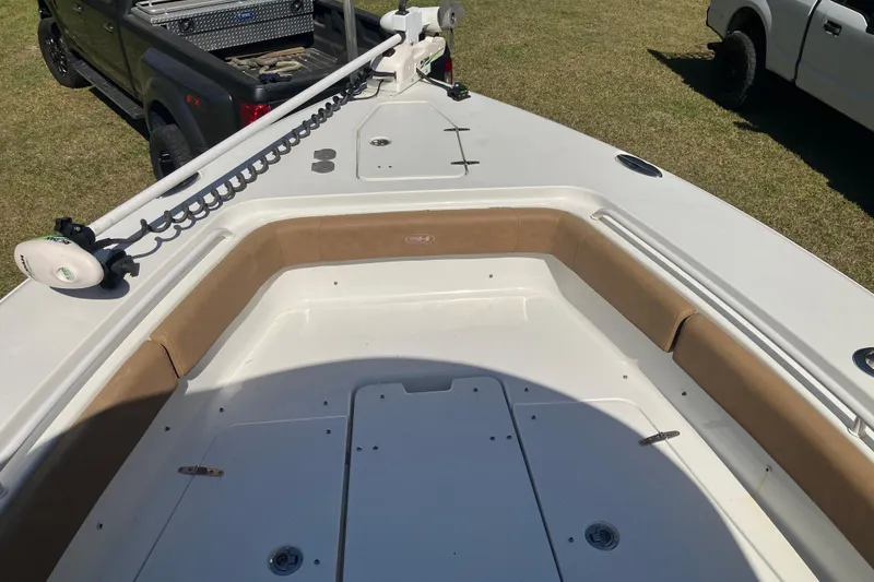 Slide: The Image of 2020 Sea Hunt Gamefish 27 boat with forward seating and trolling motor. - 70