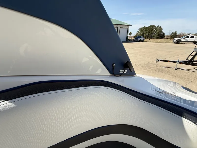 Slide: The Image of Close-up of a 2018 Yamaha Boats 242 Limited S. - 27