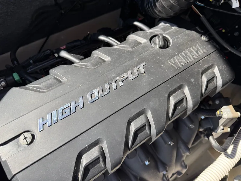 Slide: The Image of Yamaha 242 Limited S 2018 high output engine. - 29