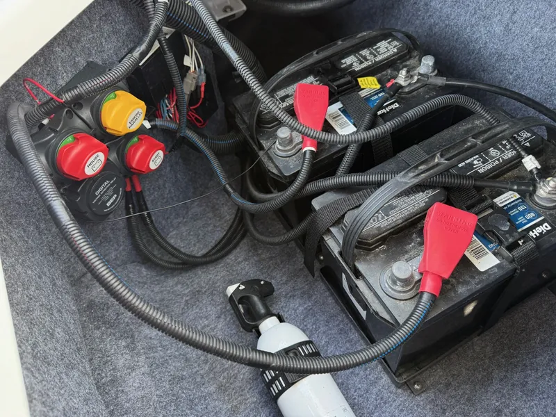 Slide: The Image of Battery compartment of 2018 Yamaha Boats 242 Limited S with fire extinguisher. - 31