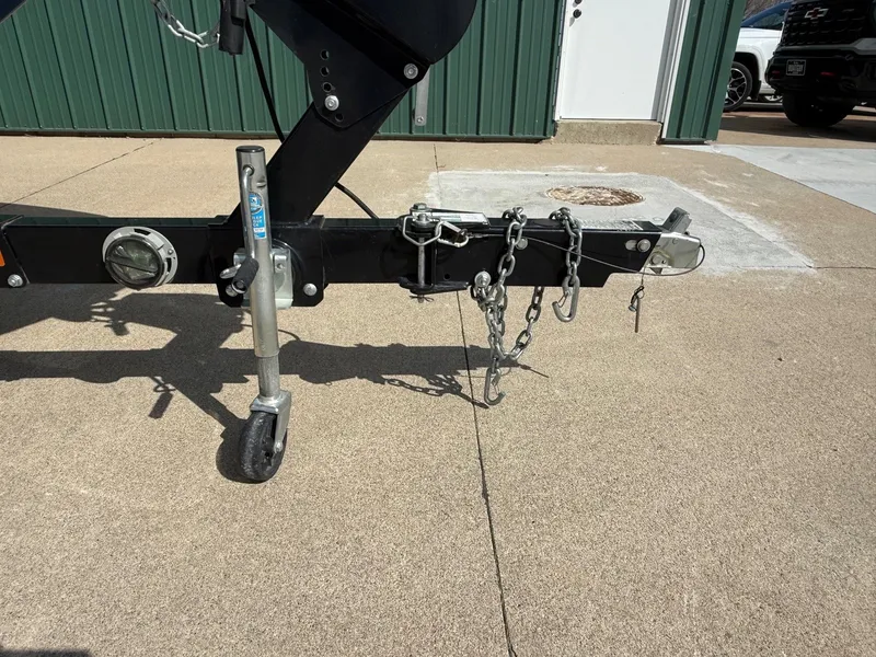 Slide: The Image of Trailer of a 2018 Yamaha 242 Limited S boat. - 39