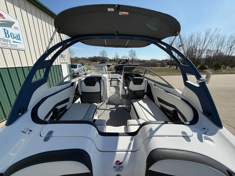 Slide: The Image of Interior view of a 2018 Yamaha Boats 242 Limited S. - 5