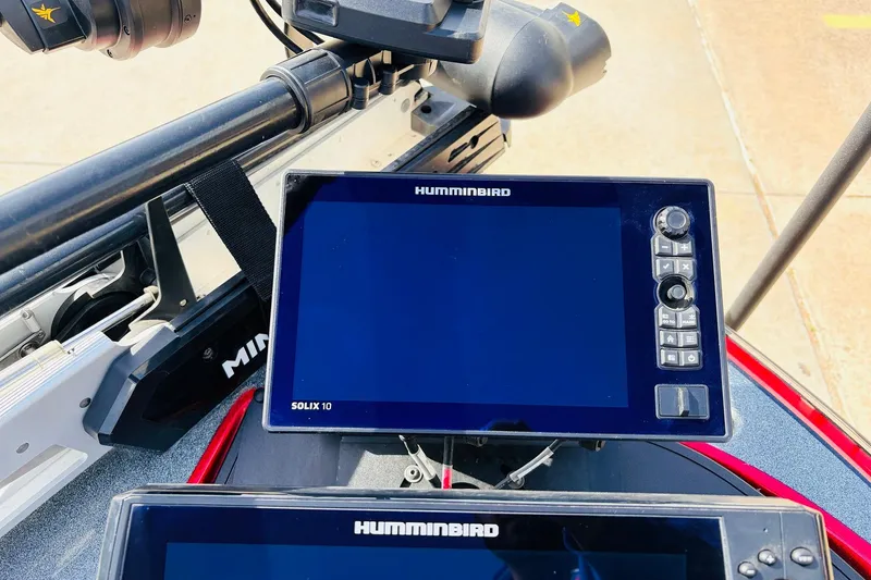 Slide: The Image of 2020 Nitro Z21 Pro boat with Humminbird Solix 10 fishfinder display. - 16