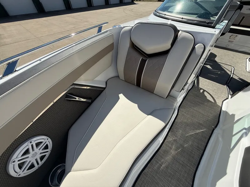 Slide: The Image of Interior of 2022 Monterey 278SS Super Sport boat. - 13