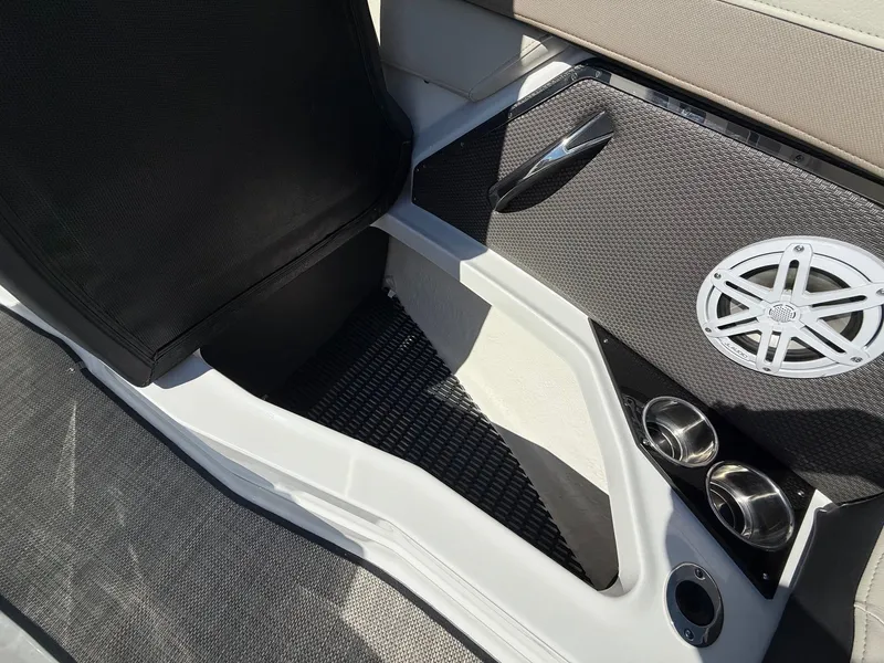 Slide: The Image of Interior of 2022 Monterey 278SS Super Sport with speaker and cup holders. - 16