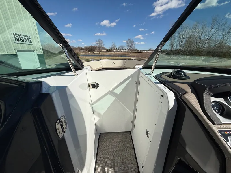 Slide: The Image of Interior view of 2022 Monterey 278SS Super Sport boat. - 17