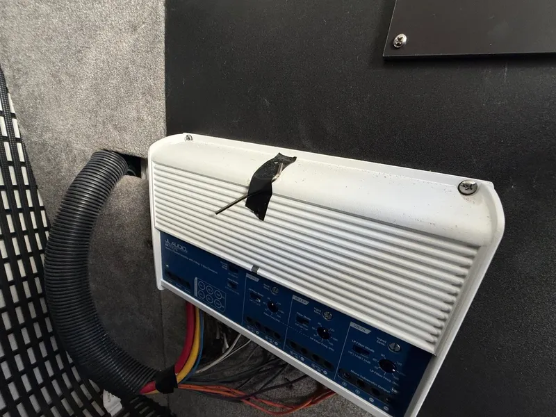 Slide: The Image of JL Audio amplifier in Monterey 278SS Super Sport 2022 boat. - 19