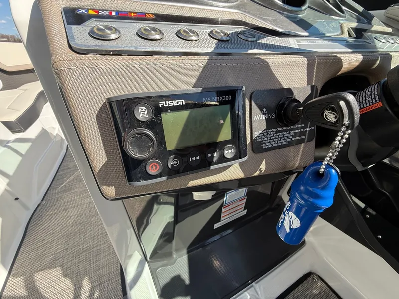 Slide: The Image of Dashboard of 2022 Monterey 278SS Super Sport with Fusion MS-NRX300. - 24