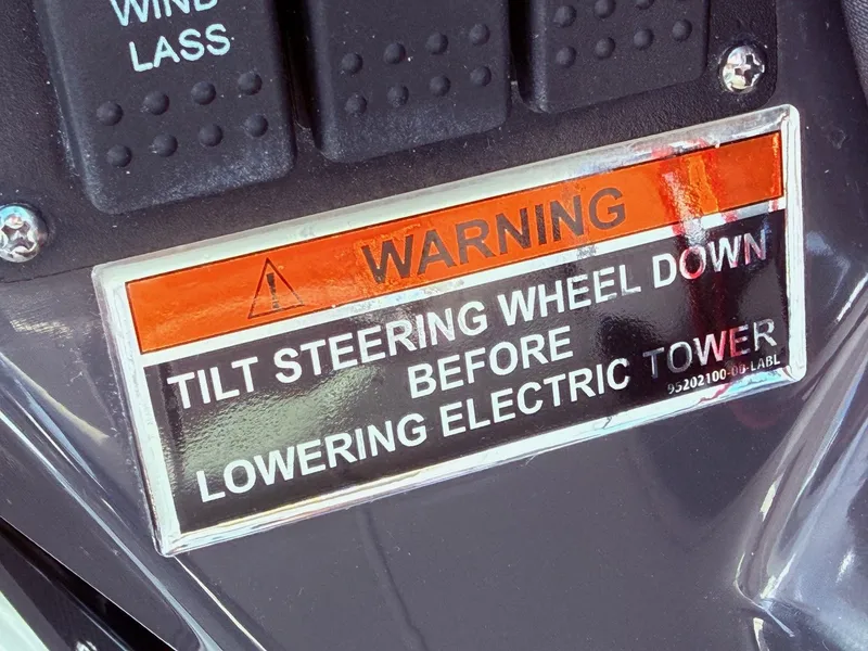 Slide: The Image of Warning label on 2022 Monterey 278SS Super Sport boat. - 28