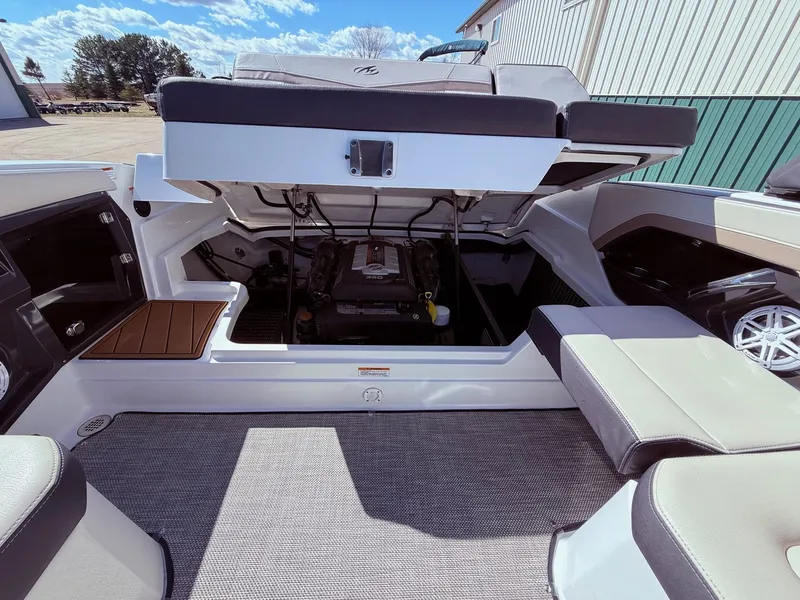 Slide: The Image of 2022 Monterey 278SS Super Sport engine compartment with open deck. - 36